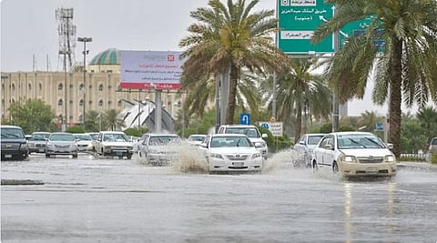 قيادة المركبات وقت هطول الأمطار