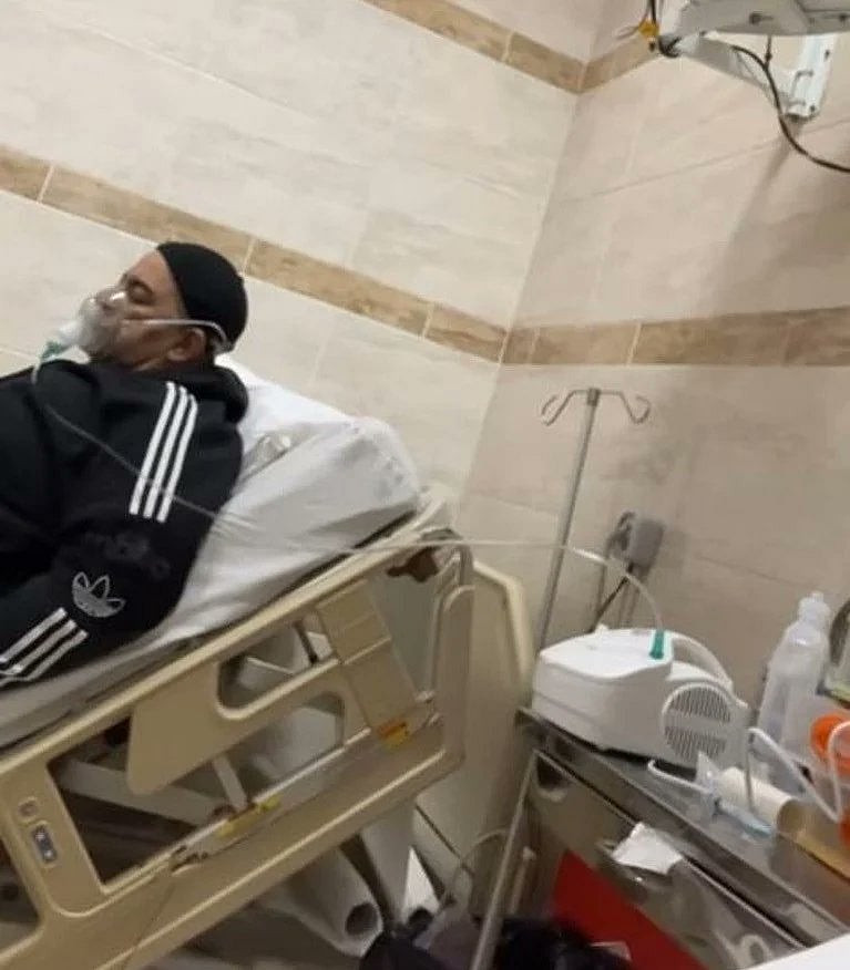 نقل الفنان بيومي فؤاد إلى المستشفى إثر تعرضه لأزمة صحية