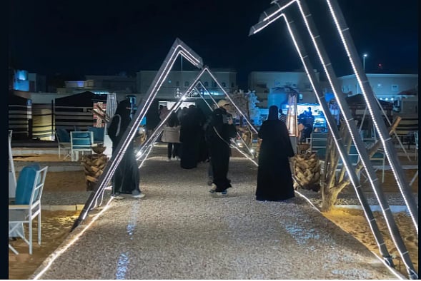 المخيمات الموسمية.. مشاريع اقتصادية إبداعية لشباب منطقة الحدود الشمالية