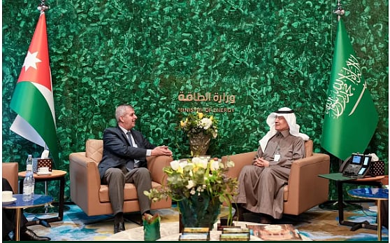 الأمير عبدالعزيز بن سلمان يوقع مع نظيره الأردني اتفاقية تعاون في مجال الطاقة