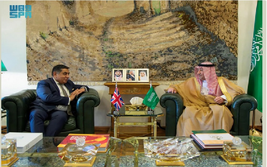 الخريجي ووزير الدولة البريطاني