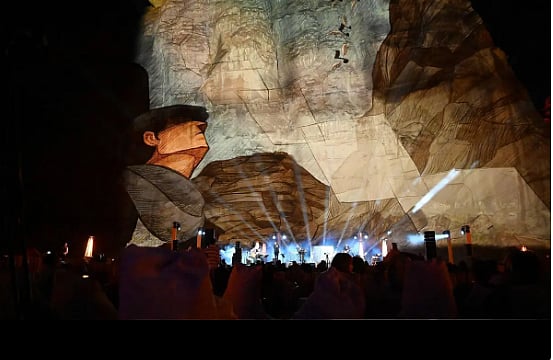  ليلة العلا الشعرية فعالية تجمع المواهب الشعرية والفنية وسط الطبيعة