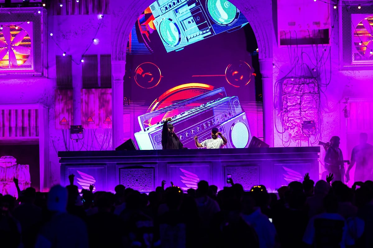  بلد بيست يعود لجدة بموسيقاه العصرية.. 4 مسارح تتحول لساحات نابضة بألوان الفن