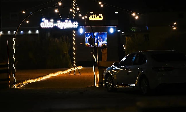 المخيمات الموسمية.. مشاريع اقتصادية إبداعية لشباب منطقة الحدود الشمالية