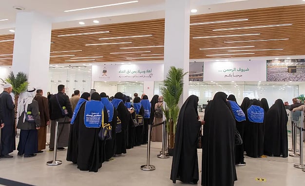 “الجوازات” تواصل إنهاء إجراءات مغادرة ضيوف الرحمن عبر منفذ جديدة عرعر