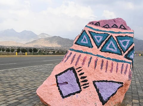الرسم على الصخور