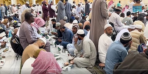 إفطار الصائمين بالمسجد النبوي