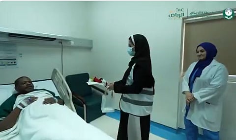  أمانة الرياض تعايد المرضى والكوادر الطبية في مستشفيات العاصمة