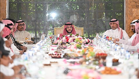 الأمير سعود بن نهار يشارك الإفطار الجماعي لذوي الإعاقة والعمالة البلدية بالطائف