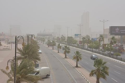 «الأرصاد» ينبه من أتربة مثارة على عددٍ من محافظات مكة المكرمة