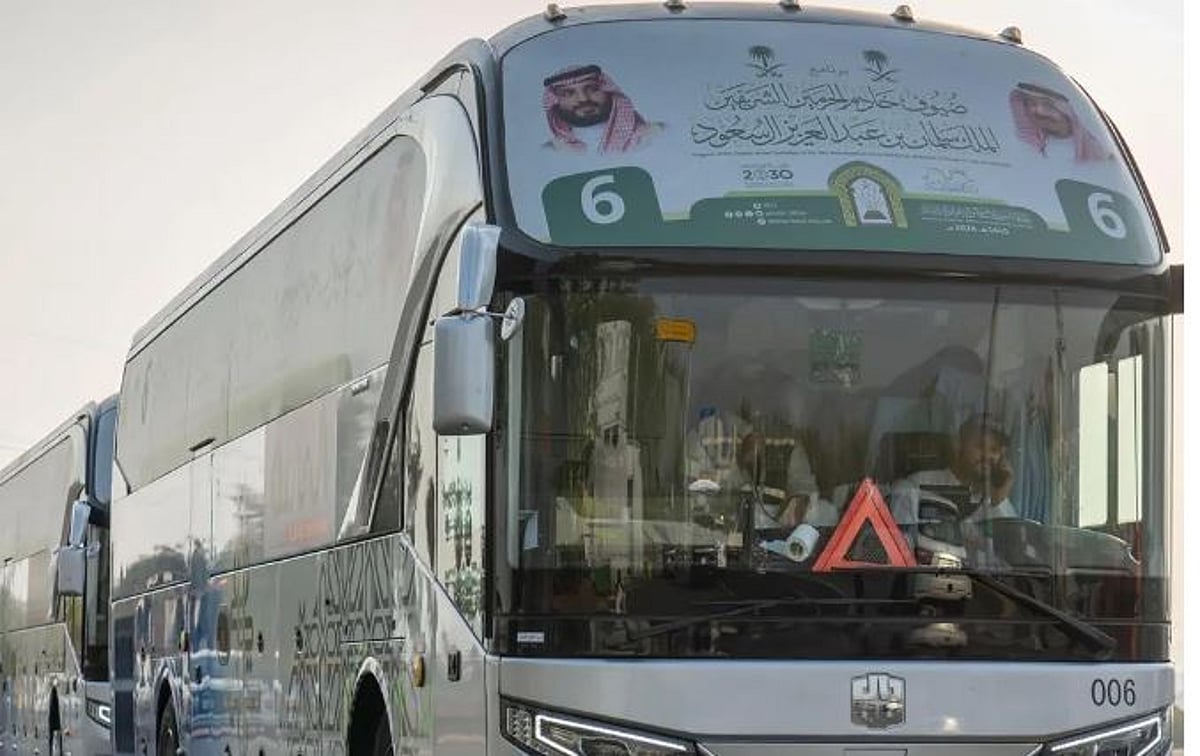 ضيوف برنامج خادم الحرمين الشريفين يغادرون إلى المدينة المنورة ويرفعون الشكر للقيادة على كرم الضيافة ضيوف برنامج خادم الحرمين الشريفين يغادرون إلى المدينة المنورة ويرفعون الشكر للقيادة على كرم الضيافة