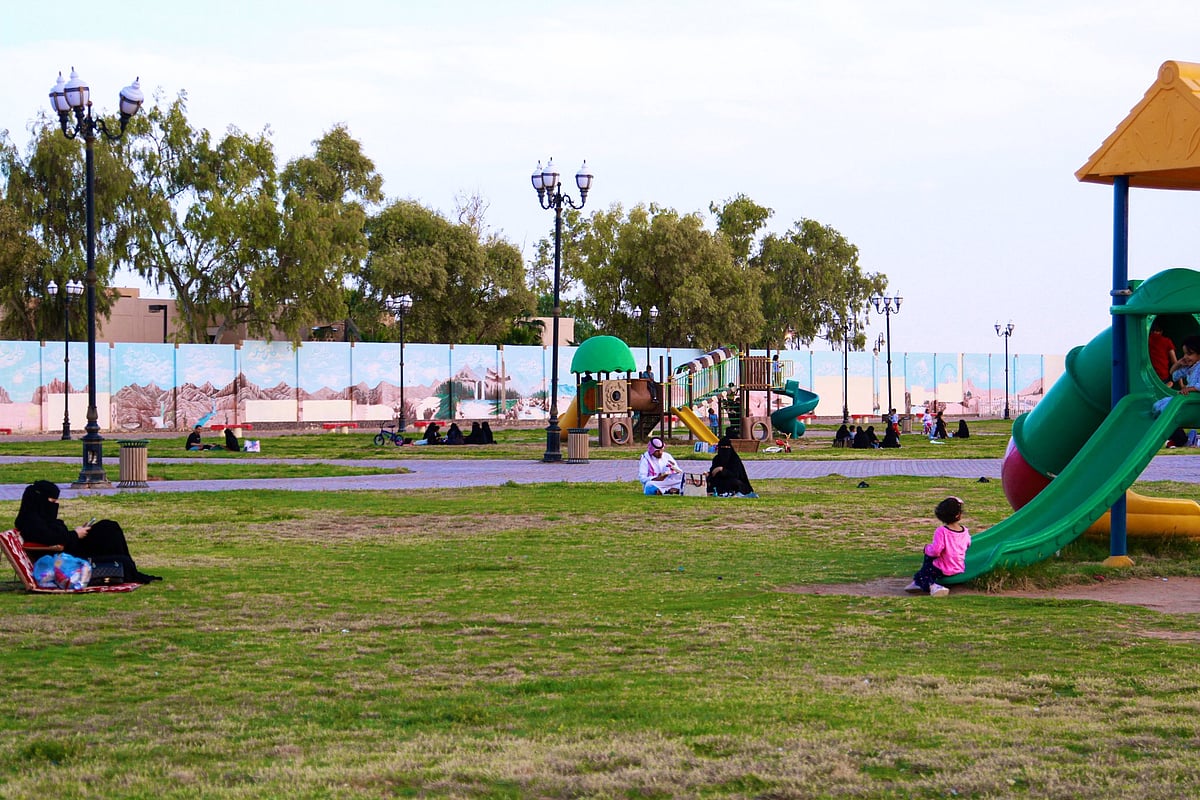 إقبال كبير على حدائق ومتنزهات طريف تزامنًا مع إجازة الصيف