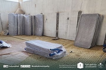 ضبط مستودع عشوائي لإعادة تدوير مراتب الأسرّة في مكة المكرمة