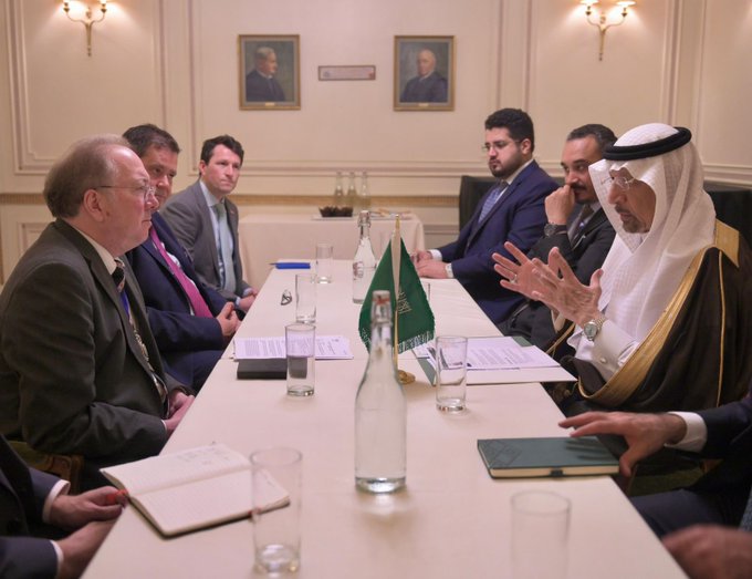 وزير الاستثمار يبحث تعزيز التعاون مع عمدة لندن