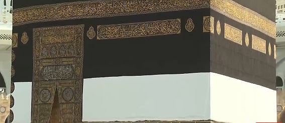 كسوة الكعبة المشرفة الجديدة تصل إلى الحرم اليوم 10 لبدأ مراسم التغيير