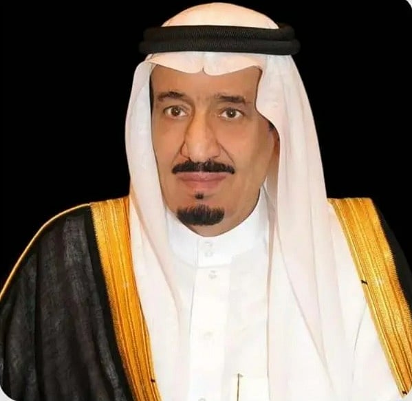 خادم الحرمين يمنح ميدالية الاستحقاق من الدرجة الثالثة لـ 50 مقيمًا لتبرعهم بالدم 10 مرات