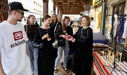 “سوق السبت” في بلجرشي يستقطب السيّاح الأجانب بمعروضاته ومنتجاته المميزة