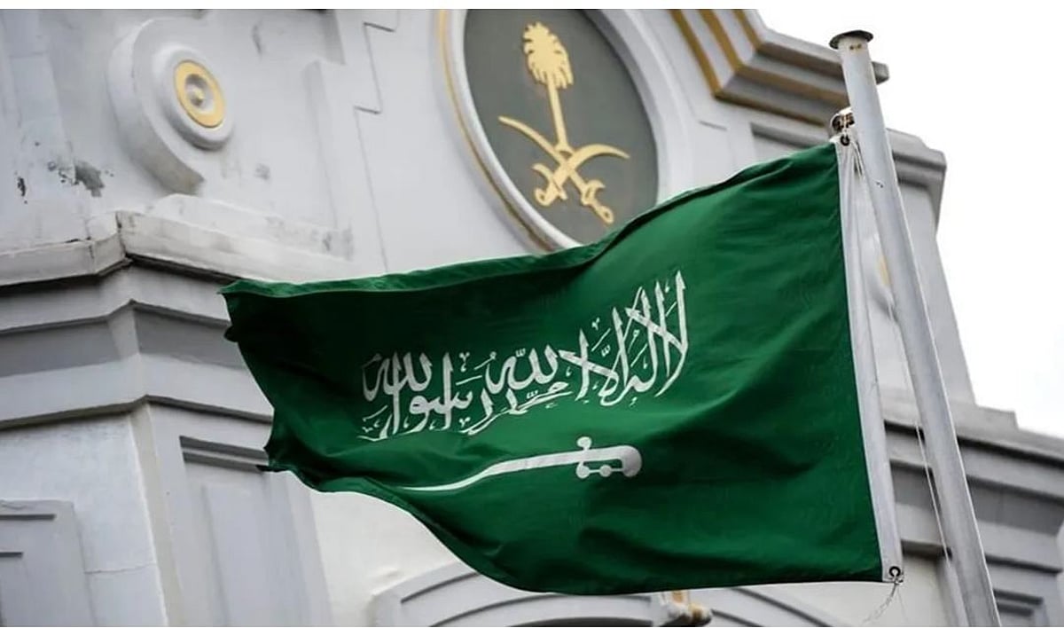 قنصلية المملكة في هيوستن تهيب بالمواطنين في فلوريدا أخذ الحذر من العاصفة “ديبي” قنصلية المملكة في هيوستن تهيب بالمواطنين في فلوريدا أخذ الحذر من العاصفة “ديبي”
