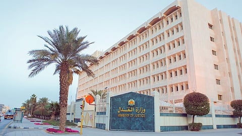 مركز الترجمة بوزارة العدل يقدم خدماته القضائية عن بُعد بـ 47 لغة و114 مترجمًا