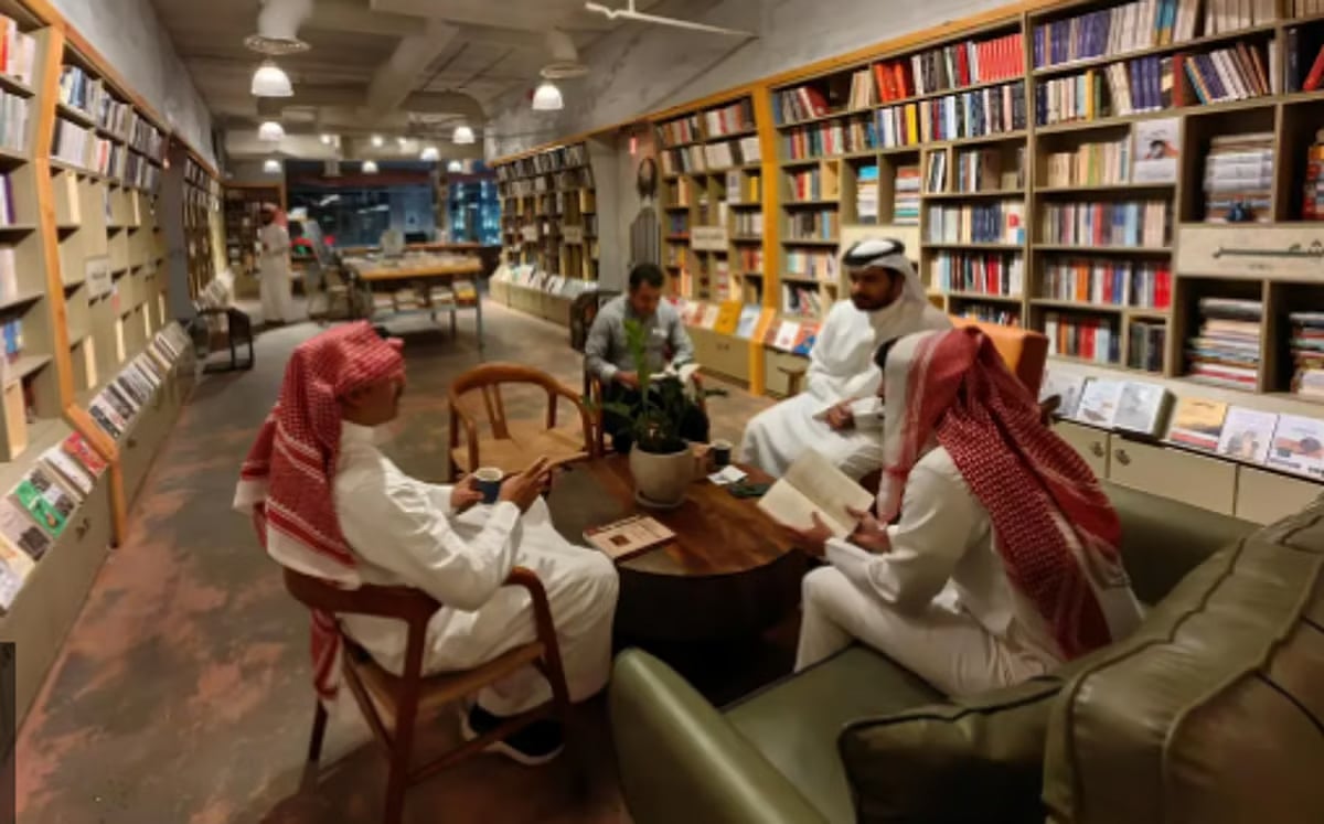 المقاهي الثقافية بجدة تثري المشهد الأدبي وتبرز الطابع التاريخي والثقافي للمنطقة المقاهي الثقافية بجدة تثري المشهد الأدبي وتبرز الطابع التاريخي والثقافي للمنطقة