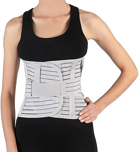 استشارية توضّح فوائد وأضرار ارتداء المشد بعد الولادة الطبيعية أو القيصرية 