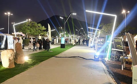 مهرجان "الحنيذ" بمحايل عسير يواصل فعالياته وسط حضور لافت للزوار 
