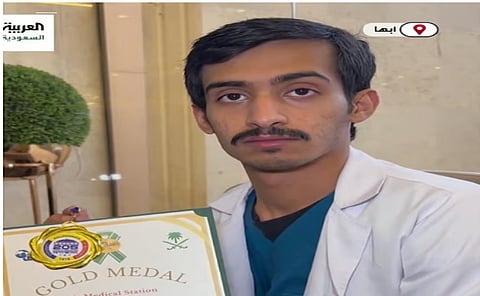  طالب سعودي يبتكر نظاما ذكيًا للتعامل مع الحالات الطبية الطارئة في الرحلات الجوية 