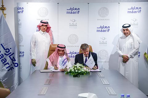 معارف للتعليم توقع اتفاقية إدارة استراتيجية مع "شراكة للتعليم"