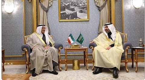 وزير الاتصالات يبحث توسيع فرص الشراكة مع نظيره الكويتي
