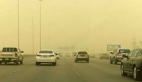 «المرور»: 6 إرشادات للقيادة أثناء موجات الغبار 