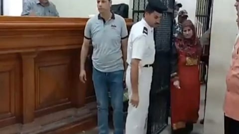 لعدم سلامة قواها العقلية.. براءة مصرية من قتل وطهي ابنها رغم اعترافها  