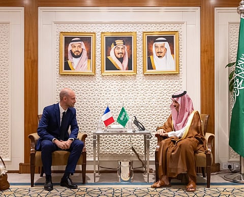 الأمير فيصل بن فرحان وجان نويل بارو