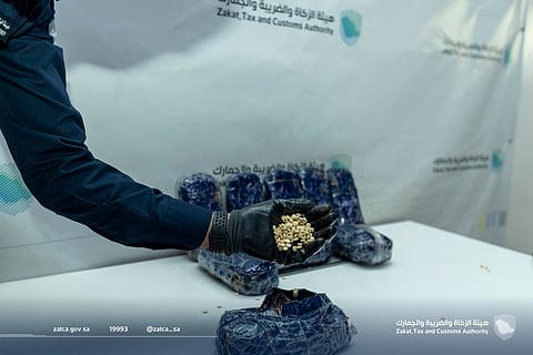 إحباط 3 محاولات لتهريب أكثر من 220 ألف حبة محظورة


