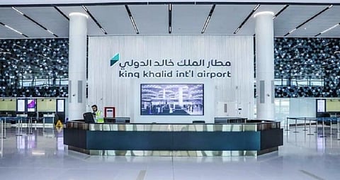 مطار الملك خالد الأول عالميًا في الالتزام بمواعيد رحلات المغادرة