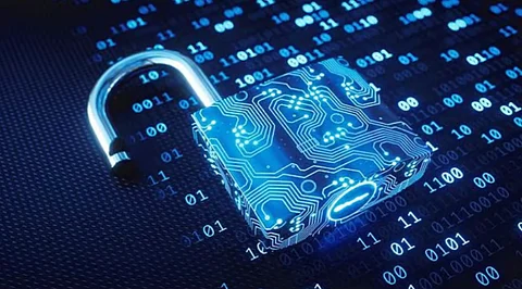 كيف نحمي الهاتف الجوال من الاختراق؟.. متخصص يوضح الخطوات
