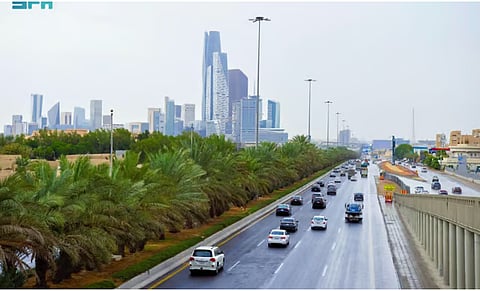 طقس الإثنين.. أمطار رعدية وسيول مصحوبة بزخات من البرد ورياح نشطة على عدة مناطق 