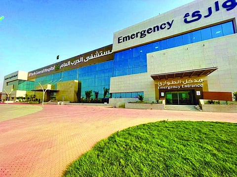 عملية جراحية معقدة تنقذ حياة خمسيني بمستشفى الدرب العام بتجمع جازان الصحي