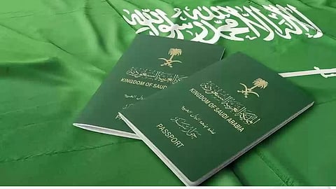 «أبشر» توضح كيفية تفعيل جواز السفر السعودي
