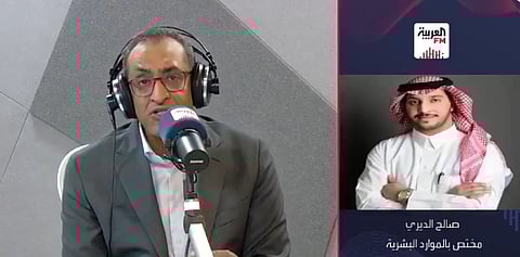 مختص بالموارد البشرية يوضح المشمولين ببرنامج المصافحة الذهبية