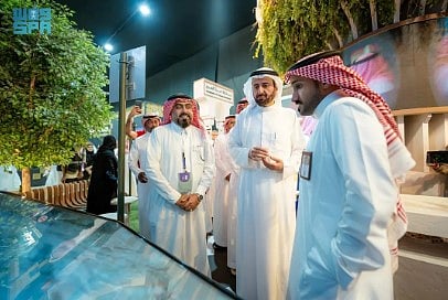 «الربيعة» يطلع على الخدمات المقدمة لضيوف الرحمن في معرض الحج