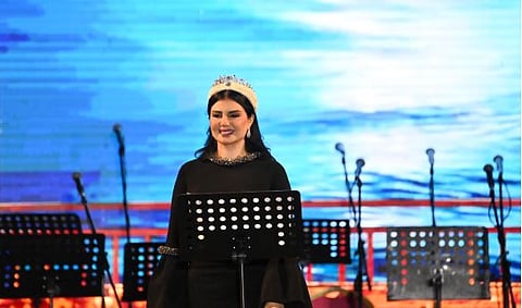 بالصور.. الفنانة العراقية أصيل هميم تبهر الجمهور خلال مشاركتها بأوبريت غنائي بموسم شتاء جازان 2025