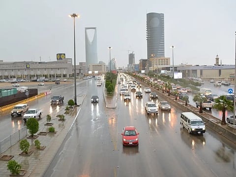 بدءا من اليوم.. الأرصاد يحذر من سقوط الأمطار بمناطق المملكة