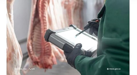 بـ1450 موظفًا و479 مسلخًا.. منظومة متكاملة لضمان سلامة اللحوم وجودتها في المملكة