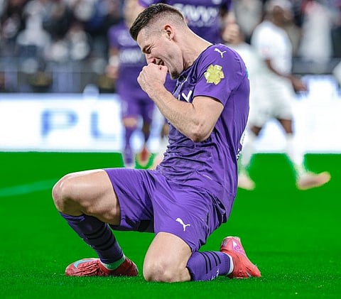 الهلال والأخدود