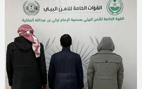 ضبط 3 مخالفين لنظام البيئة لارتكابهم مخالفتي قطع مسيجات ودخول محمية دون ترخيص 