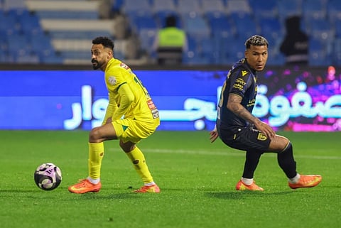 التعاون يخطف فوزًا قاتلًا على الخليج في دوري المحترفين السعودي
