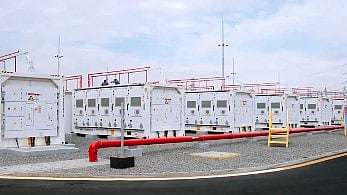 مختص: تخزين الطاقة بالبطاريات سيعالج أي مشكلة لانقطاع الكهرباء في جميع مناطق المملكة