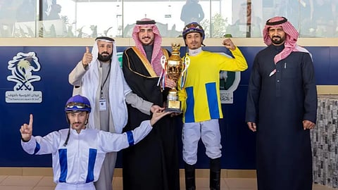 أمير الجوف يتوج الفائزين بالحفل الختامي لموسم الفروسية 1446هـ بالمنطقة
