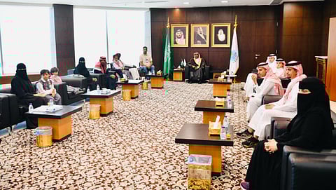 بالصور.. رئيس جامعة جازان يناقش أوجه التعاون مع وفد جمعية الأطفال ذوي الإعاقة
