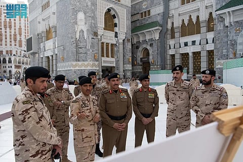 مدير الأمن العام يتفقّد جاهزية الخطط الأمنية والمرورية لموسم عمرة 1446 هـ